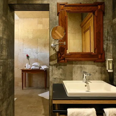 Ecole מלון דירות 4*