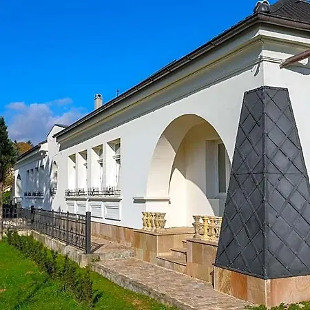 Ecole Apartmanhotel Kopanica (Trencin)