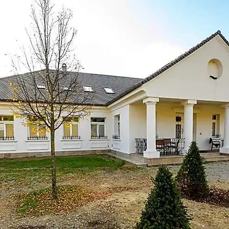 Ecole 4* Kopanica (Trencin)
